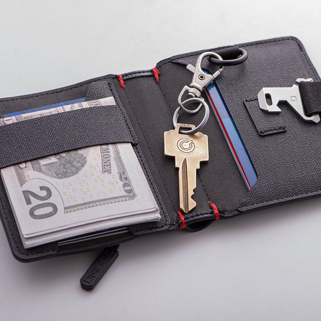 P01 PIONEER™ TRAVEL WALLET DangoProducts